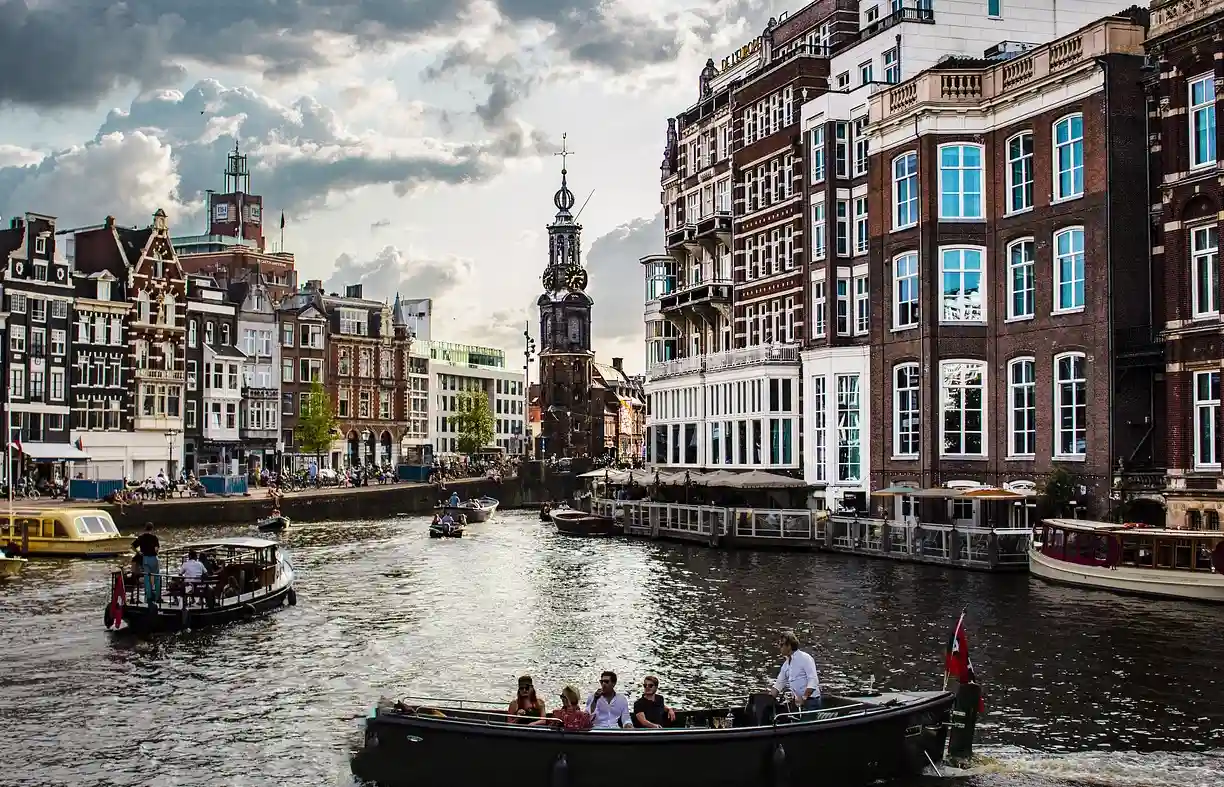 Amsterdam history and culture walking tour  Canals views landmarks image