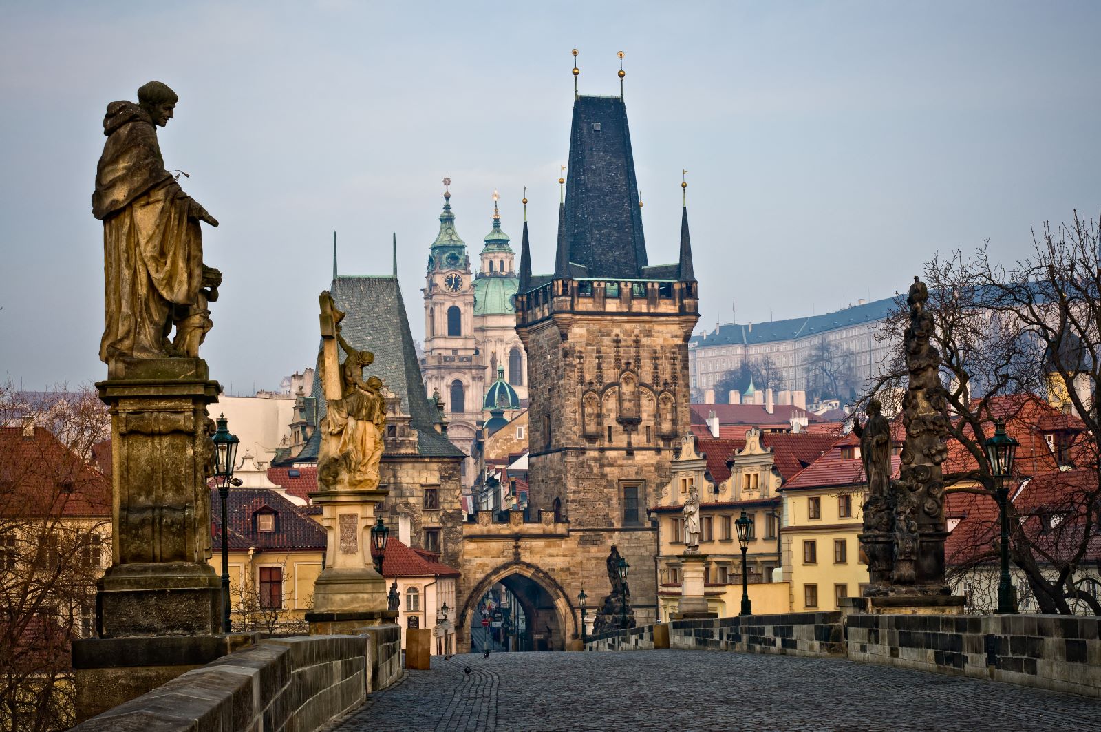 Monuments historiques de la Ville aux Cent Tours Prague Tchcoslovaquie French image