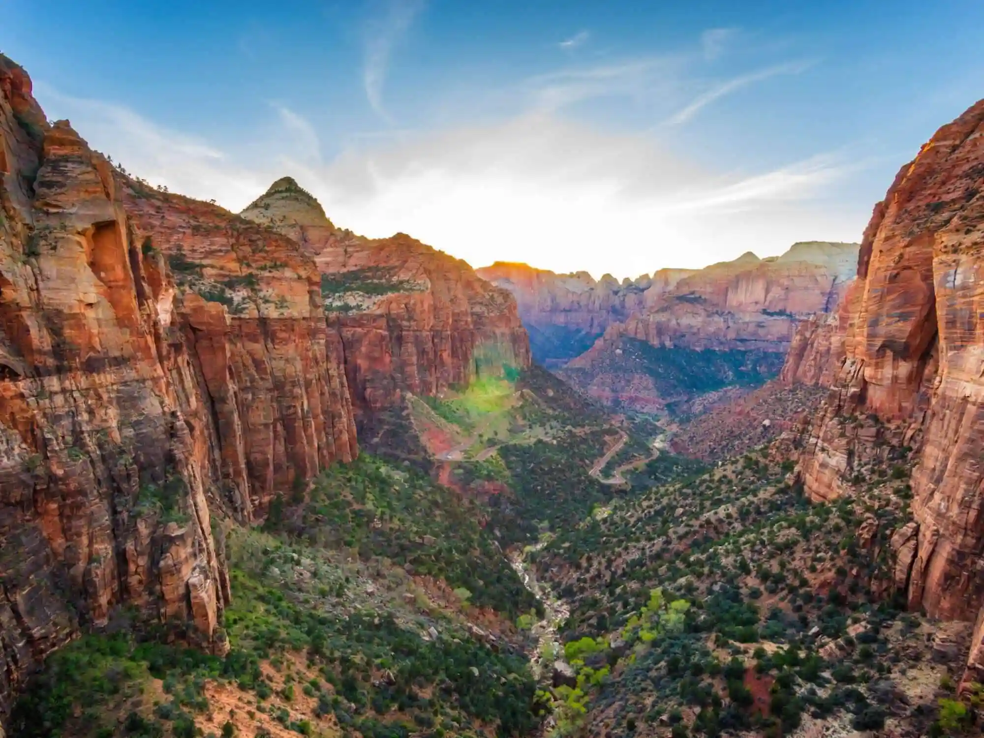 Erkunden Sie die Sandsteinfelsen des ZionNationalparks Springdale Utah  Autotour German image