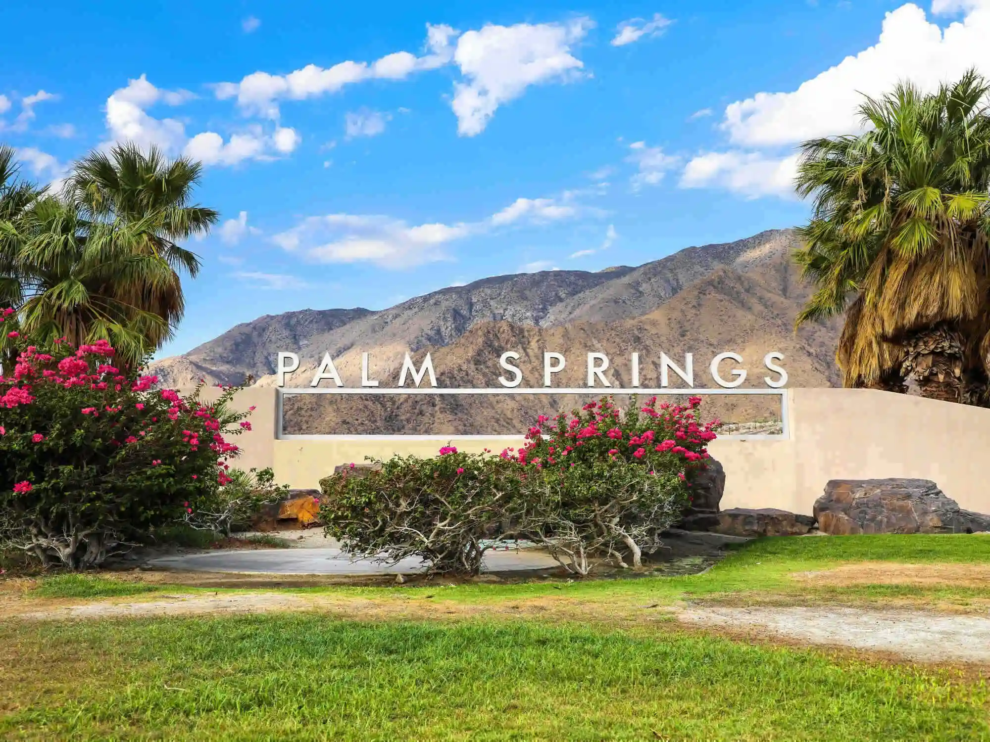 Palm Springs Best SelfGuided Audio Driving Tour of Celebrity MidCentury Homes image